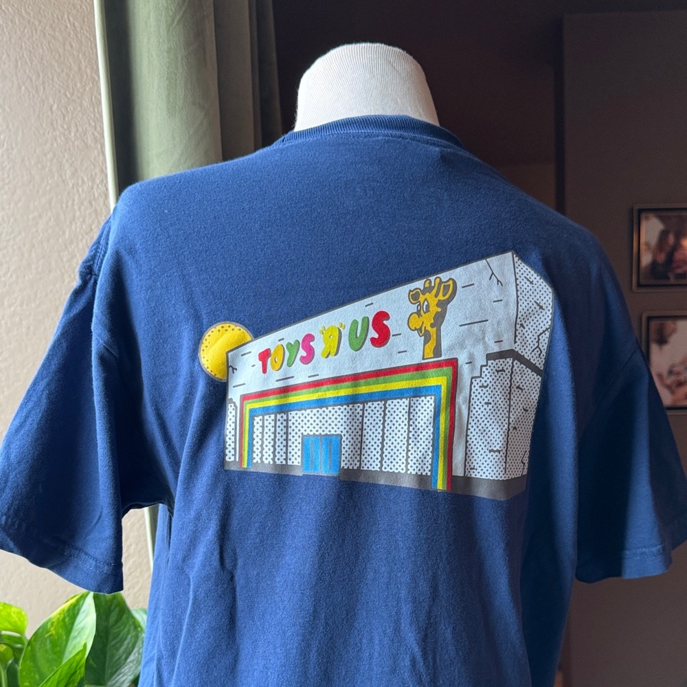 SAMPLE: Parker Goods Toys R Us Retro Inspired Staff Tshirt